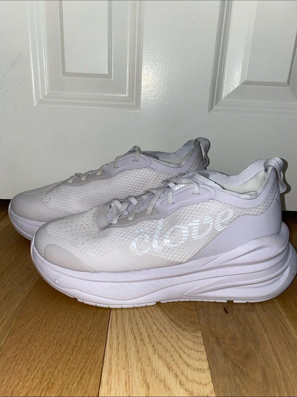 Clove Nursing Athletic All-White Casual Lace-Up Sneakers size 9